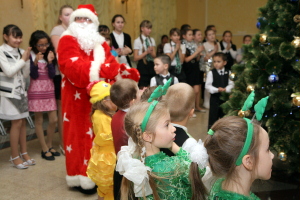 Парад национальных Дедов Морозов в Сарапуле