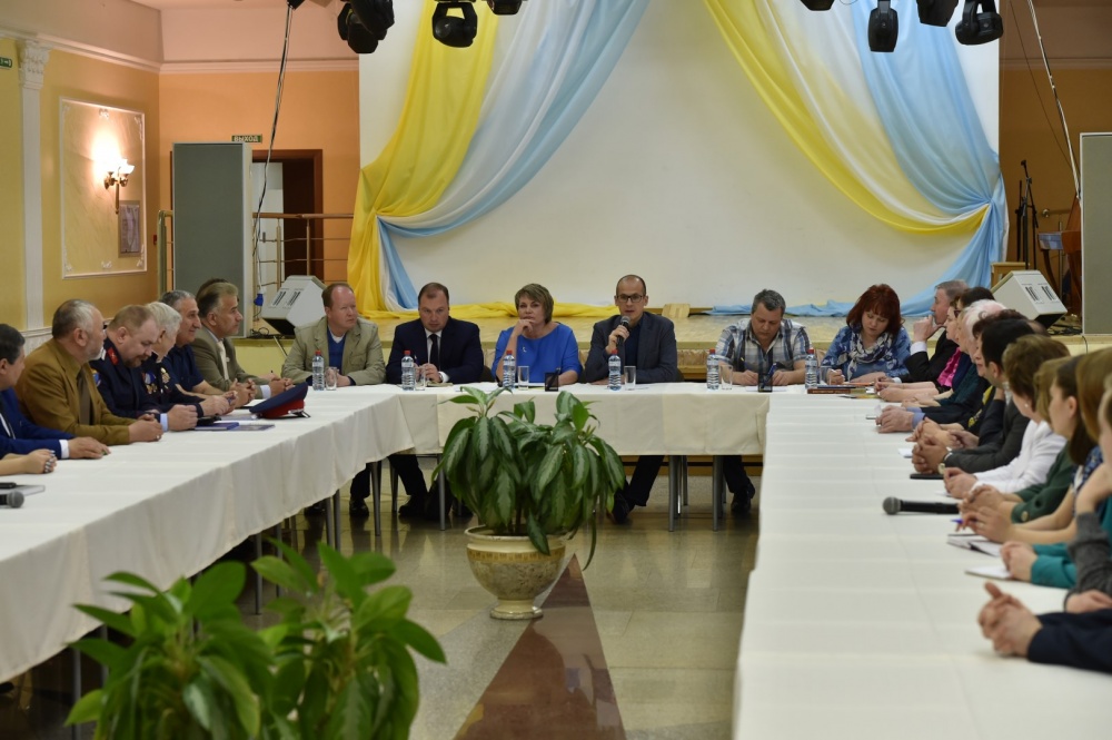 Встреча Александра Бречалова с руководителями национально-культурных общественных объединений республики