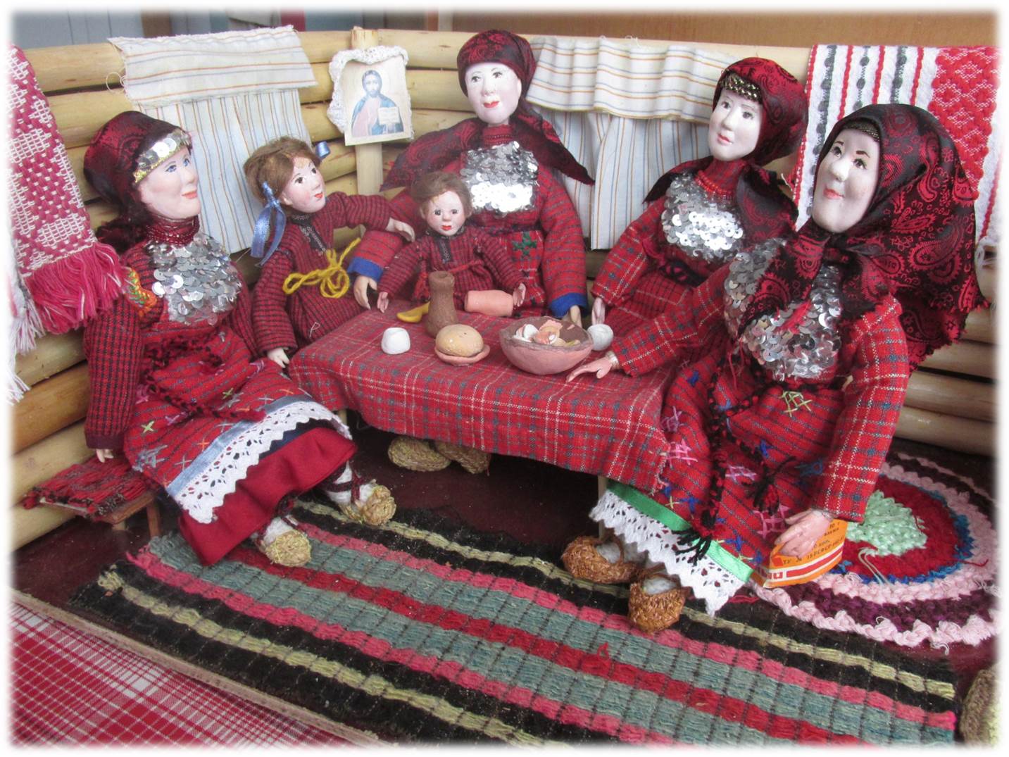 Школьницы из Удмуртии победили во Всероссийском детском конкурсе «Куклы в национальных костюмах народов России»