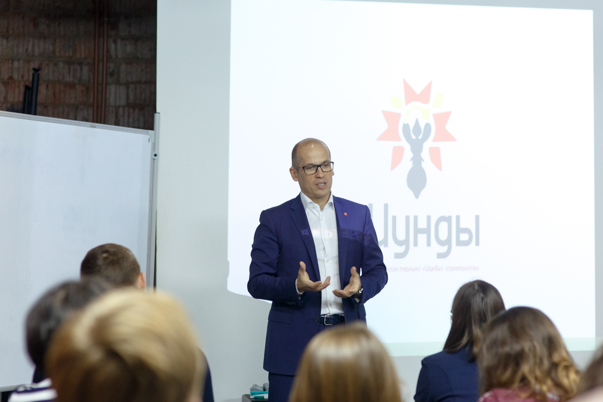 Александр Бречалов провёл встречу с лидерами общественной организации «Шунды»