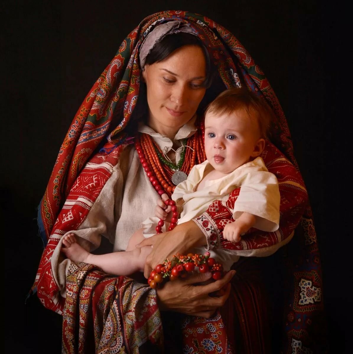 Всероссийский фотоконкурс «Образ матери и детей в национальных костюмах»