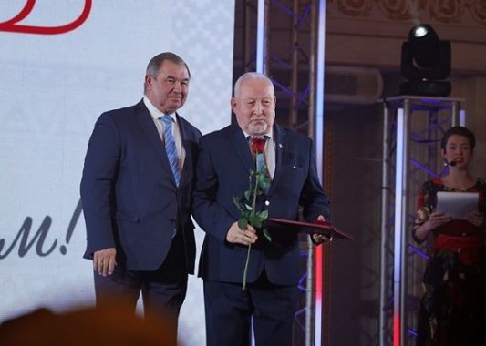 70 лет отмечает Семенов Юрий Валерианович