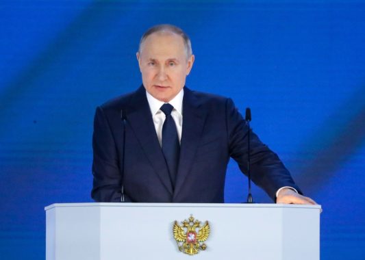 Владимир Путин поблагодарил волонтеров, оказавших помощь населению в период пандемии