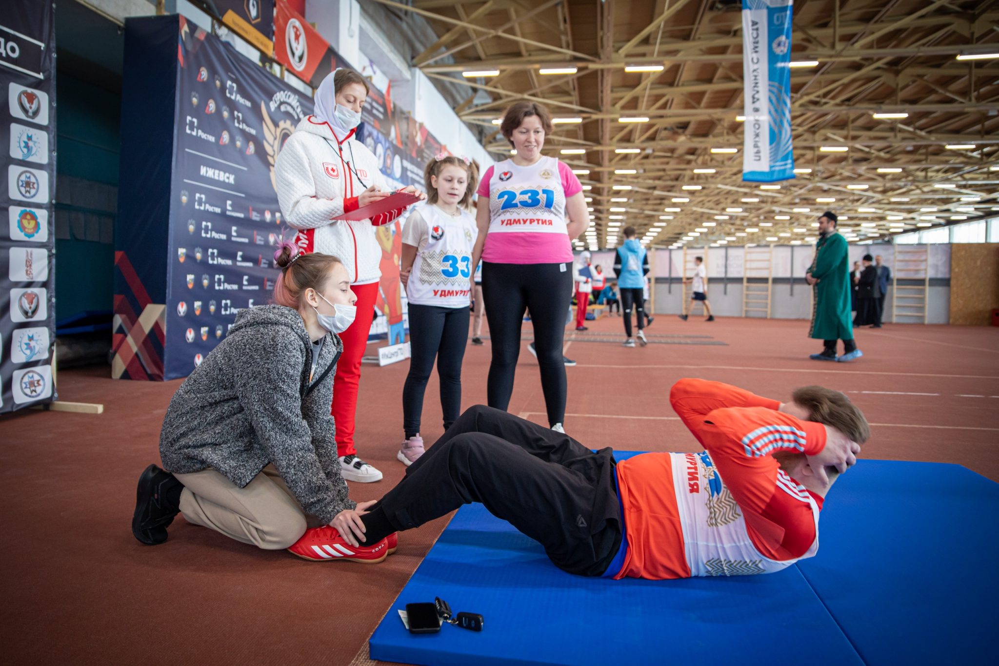 Спортивные соревнования список. Спортивная семья. Спорт среди молодежи. Спортсмены из Удмуртии. Эстафета молодые семьи.