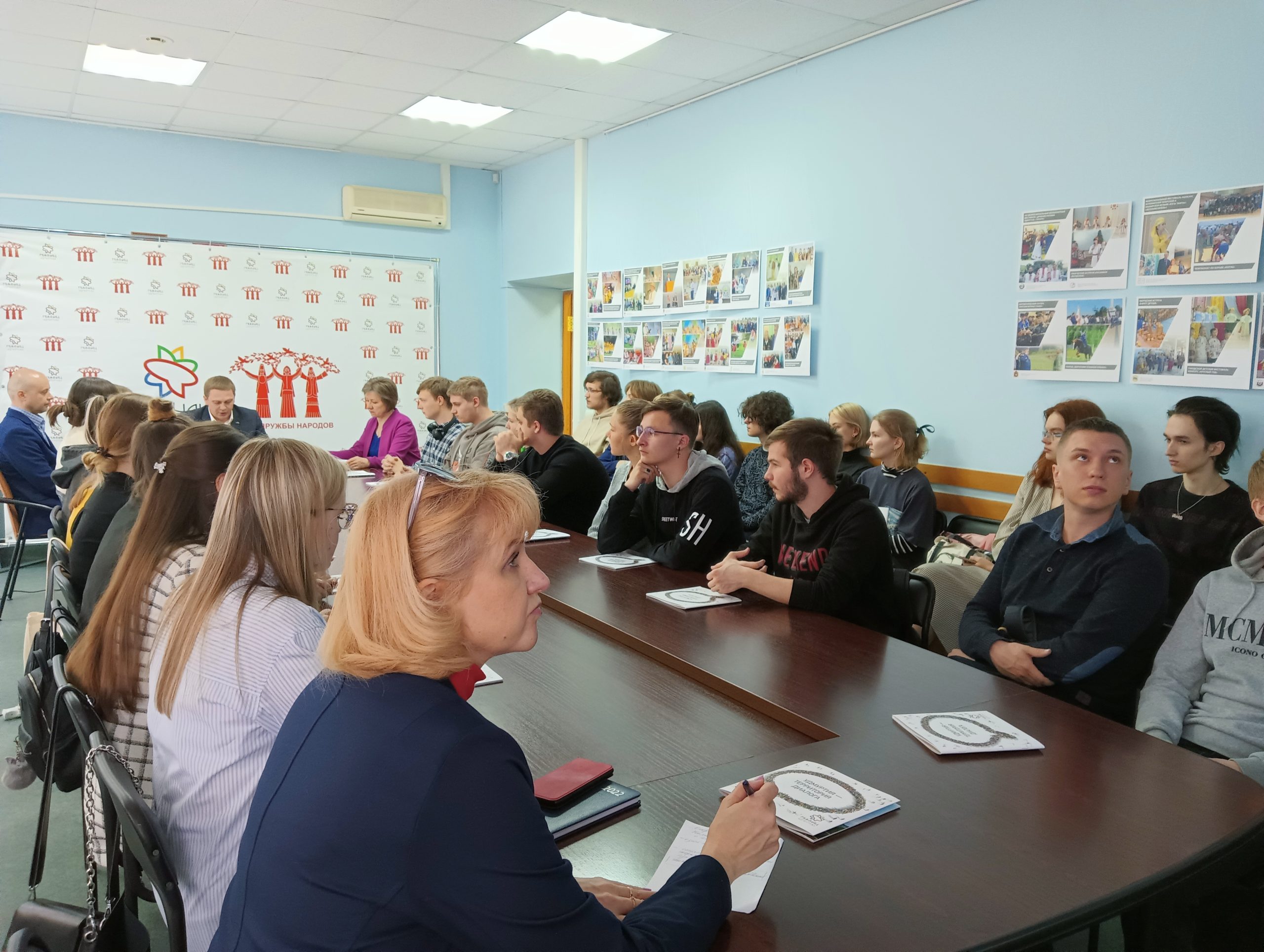 Студенты УдГУ познакомились с деятельностью Министерства национальной политики
