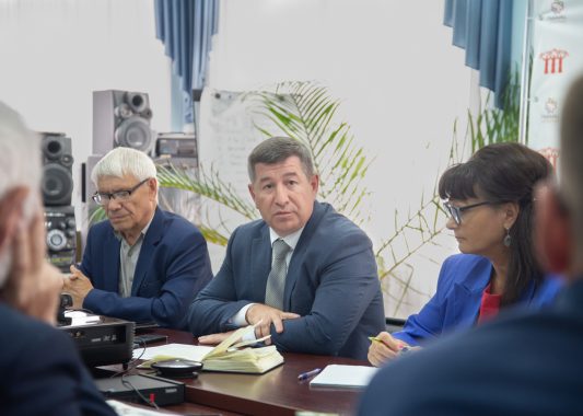 Министр национальной политики Эдуард Петров встретился с руководителями и активистами марийских республиканских общественных организаций