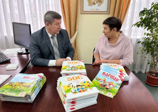 Художественная литература для детей на марийском и удмуртском языках подарена коллегами из Татарстана и будет передана школам и детским садам.