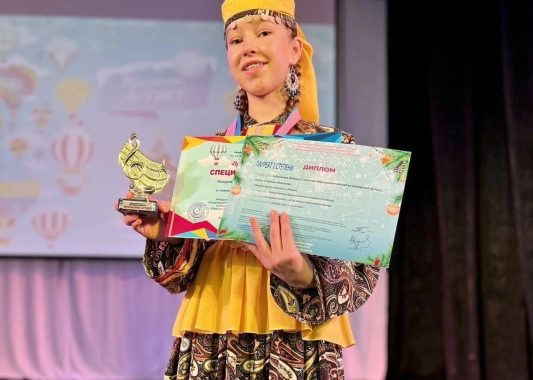 Юные артисты образцового ансамбля татарской музыки, песни и танца «Асылъяр» везут награды из Северной столицы