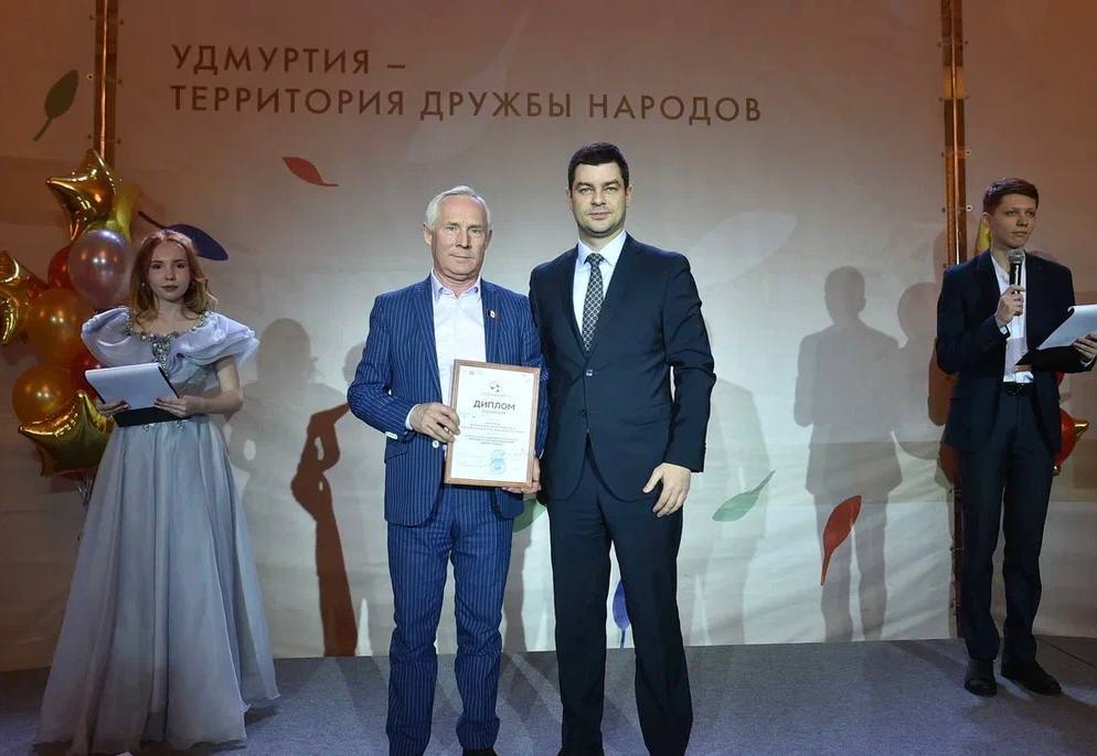 Александр Журавлев наградил активистов национально-культурных объединений Удмуртии по итогам 2023 года