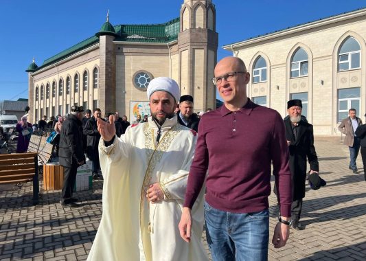 Александр Бречалов Удмуртиысь мусульманъёсты Ураза – байрам праздникен ӟечкылаз!