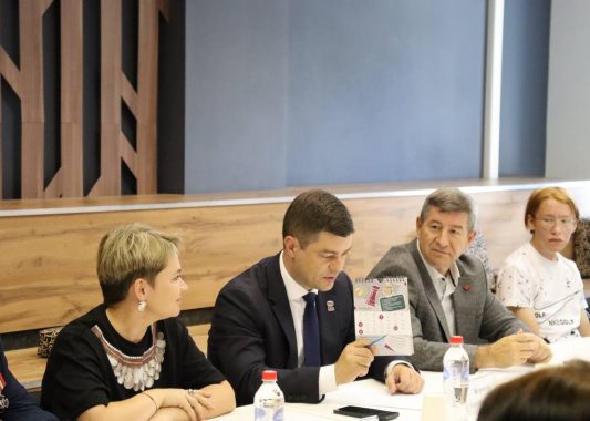 Александр Журавлев, Эдуард Петров и участники программы «СВОй резерв18» встретились с многонациональной молодежью Удмуртии