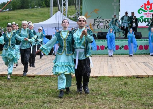 Инвожое радъям йӧскалык шулдыръяськонъёсты Сарапулын ортчем Сабантуй йылпумъяз 
