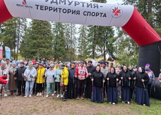 Больше 250 жителей Удмуртии поучаствовали в соревнованиях по северной ходьбе в рамках V Межконфессиональной спартакиады