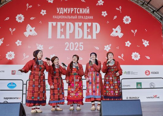 Нейросеть SymFormer поможет создать треки для «Бабушек из Бураново»