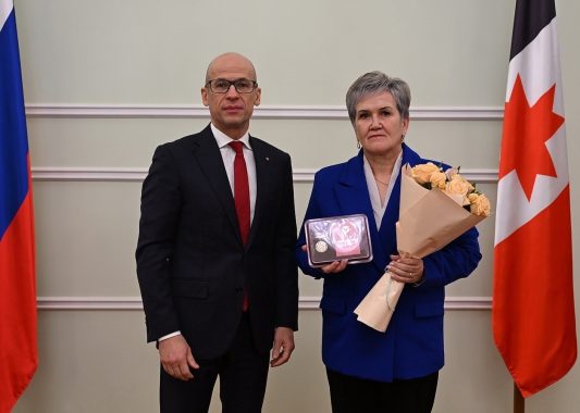 В предверии Дня матери Глава Удмуртии наградил самых достойных мам республики