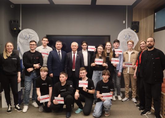 «Вотэс» IT-классэ пыриськисьёс удмурт кылын куинь шудонъёсты адӟытӥзы