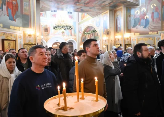 В Михаило-Архангельском кафедральном соборе состоялось праздничное богослужение в Рождество Христово