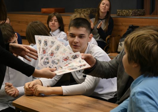 В Доме Дружбы народов состоялась интеллектуальная игра «КВЙӞ»: об удмуртском языке на русском для детей и молодежи