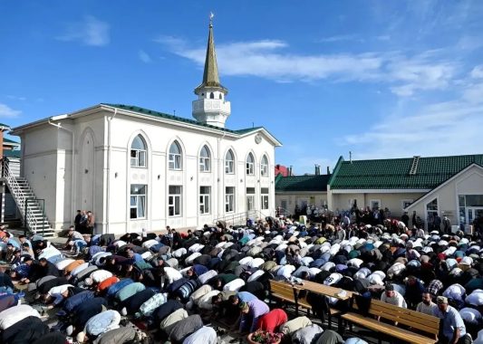 Александр Журавлев поздравил мусульман Удмуртии с праздником Курбан-байрам